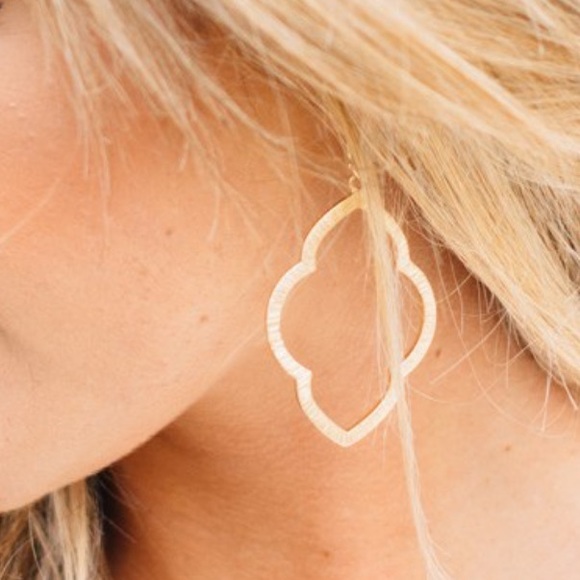 NEW Textured Medallion Earrings - Picture 3 of 4